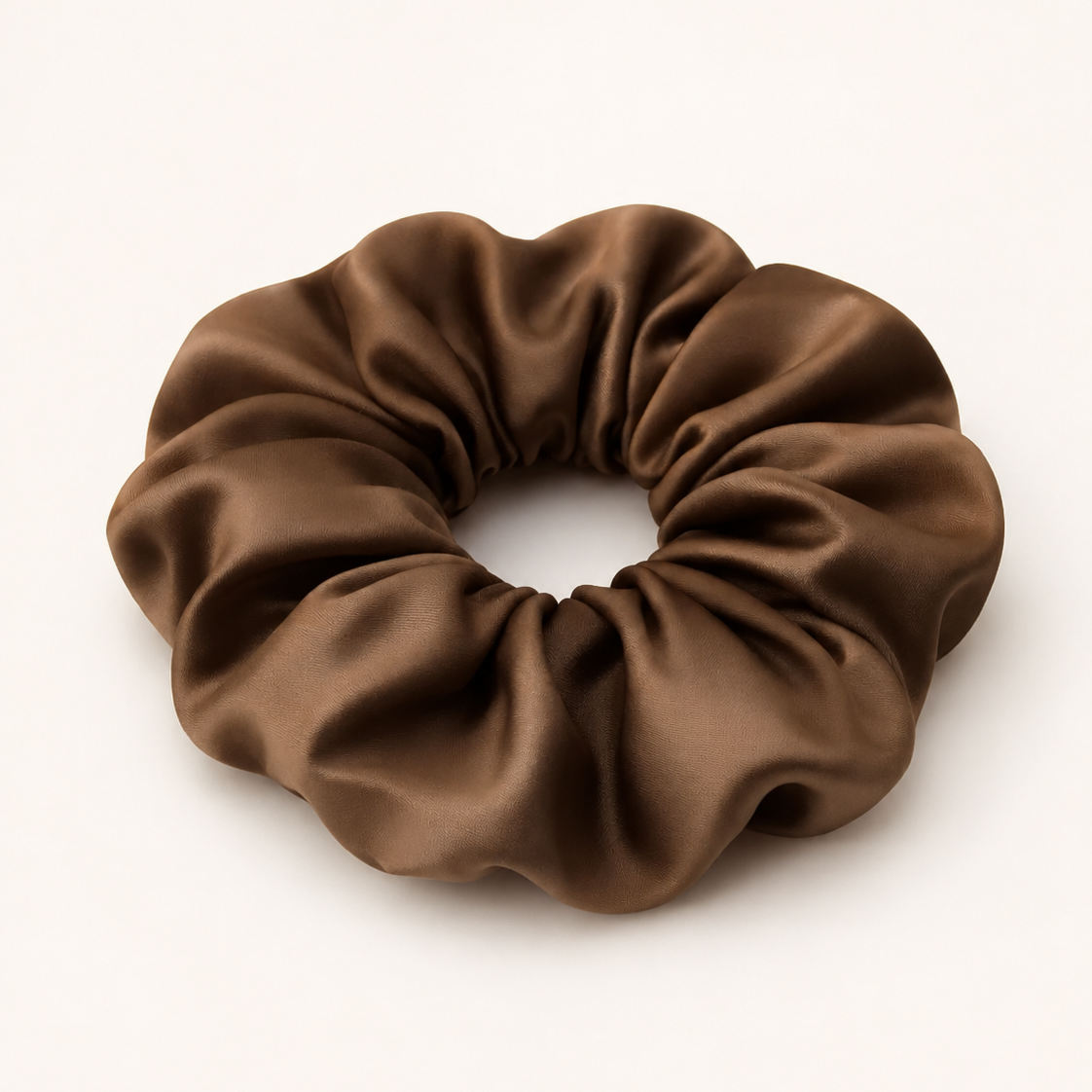 Saténová gumička SINOA latte brown